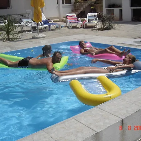 شقة Goja تروغير