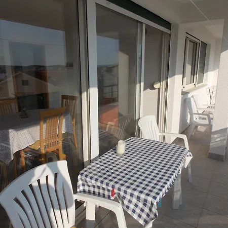 شقة Goja تروغير